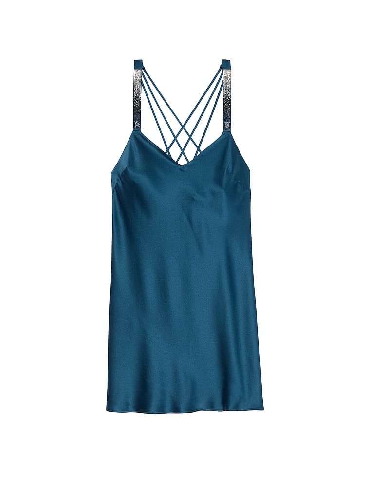 Koszulka nocna satynowa z błyszczącymi ramiączkami Scattered Shine Strap Slip. Produkt ma kolor niebieski i pochodzi z kolekcji Victoria's Secret. 