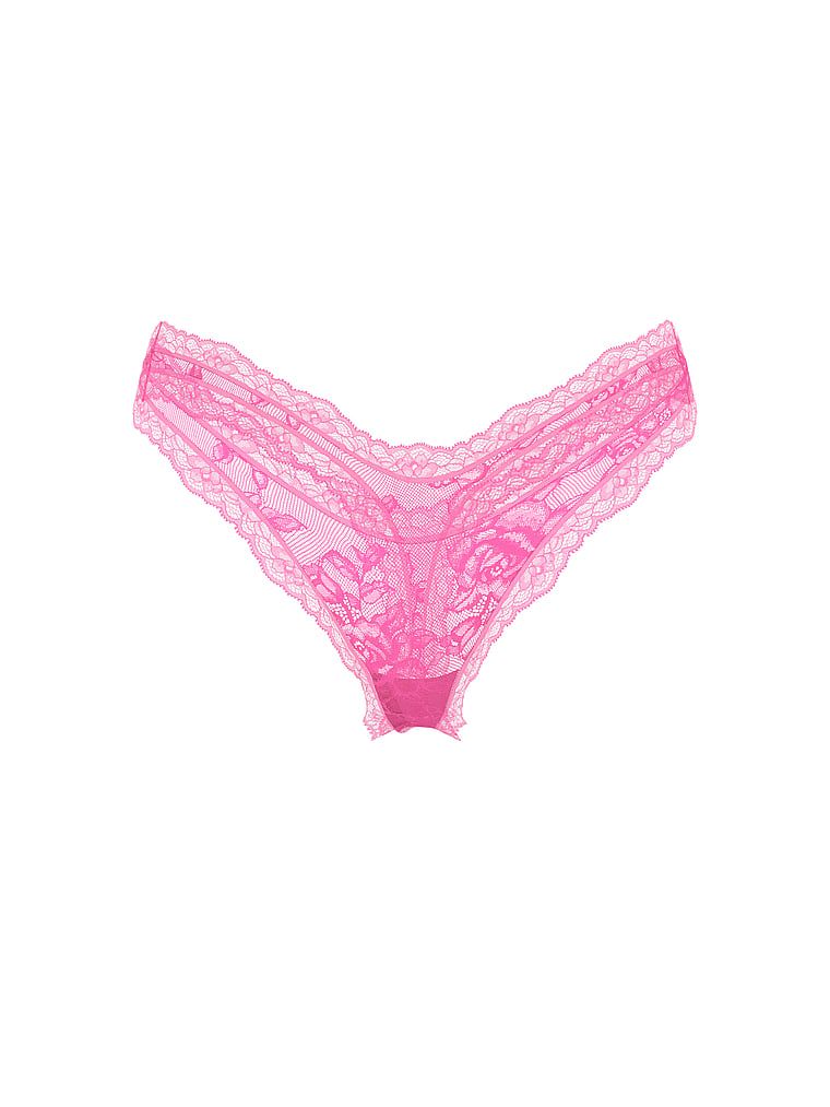 Stringi koronkowe z wysoko wyciętymi nogawkami Rose Lace. Produkt ma kolor różowy i pochodzi z kolekcji Very Sexy. 