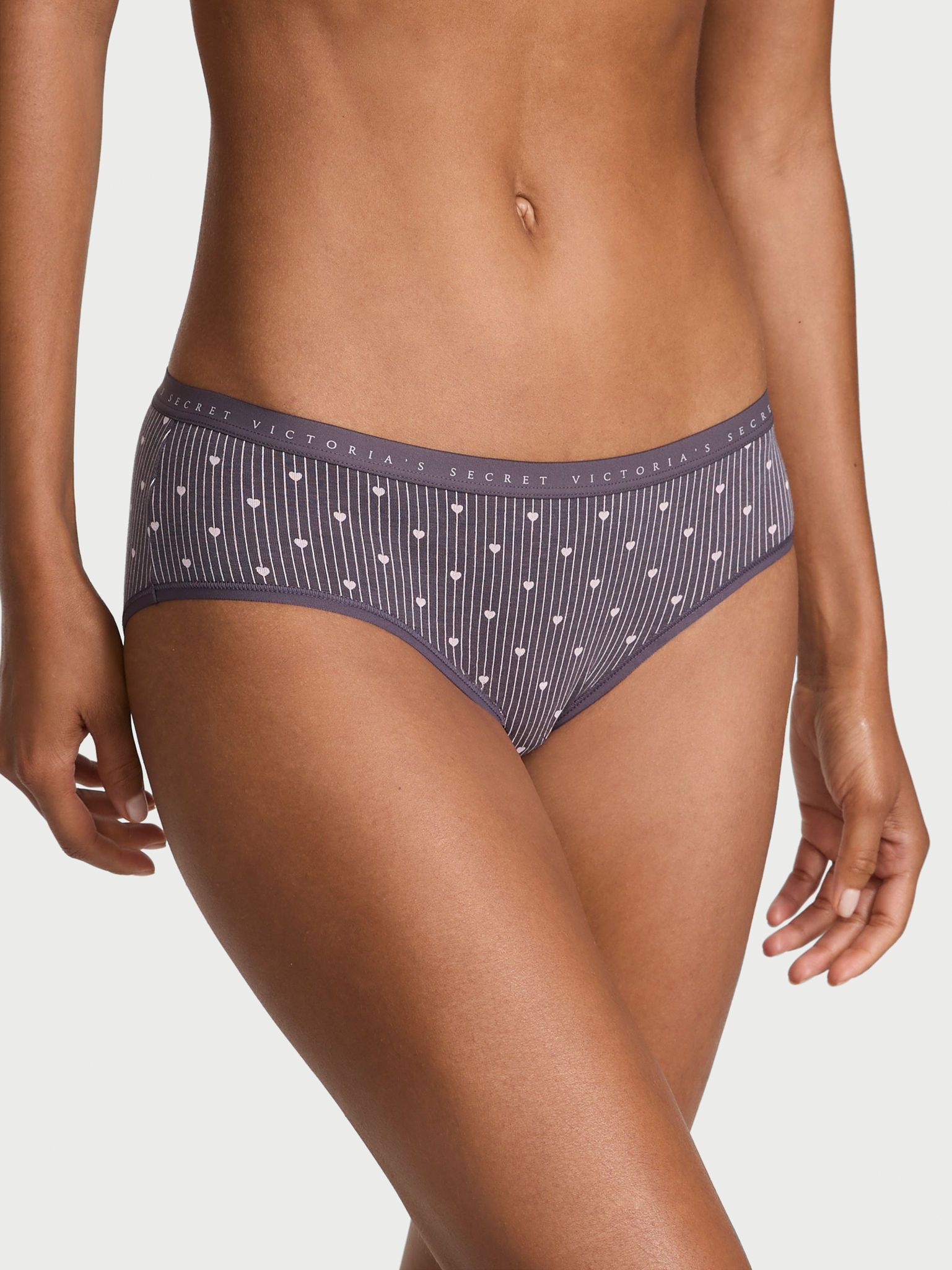 Majtki bawełniane Hiphugger. Produkt jest wzorzysty i pochodzi z kolekcji Victoria's Secret. 