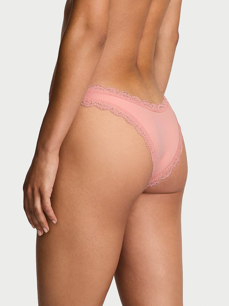 Majtki brazyliany z koronką Lace Trim Brazilian. Produkt ma kolor różowy i pochodzi z kolekcji Body by Victoria. 