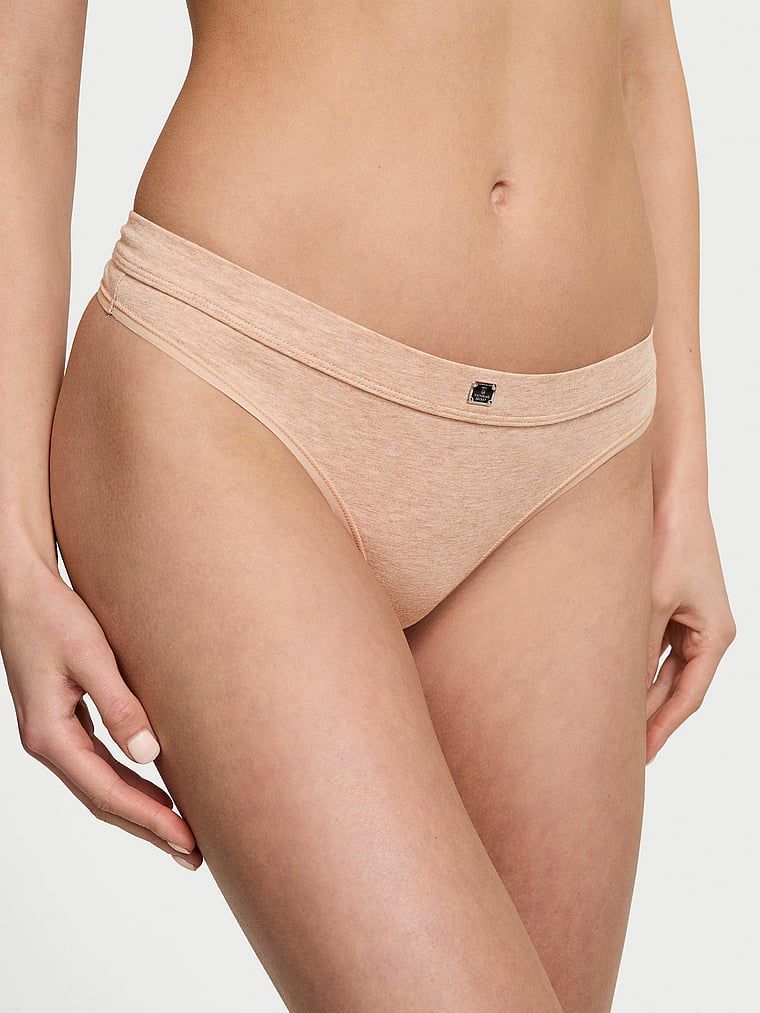 Stringi bawełniane z logo w talii Hardware. Produkt ma kolor beżowy i pochodzi z kolekcji Cotton. 