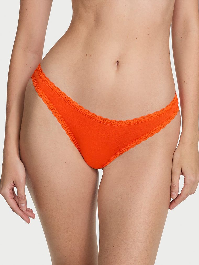 Stringi bawełniane z koronką na krawędziach Lace-Waist. Produkt ma kolor czerwony i pochodzi z kolekcji Lacie. 