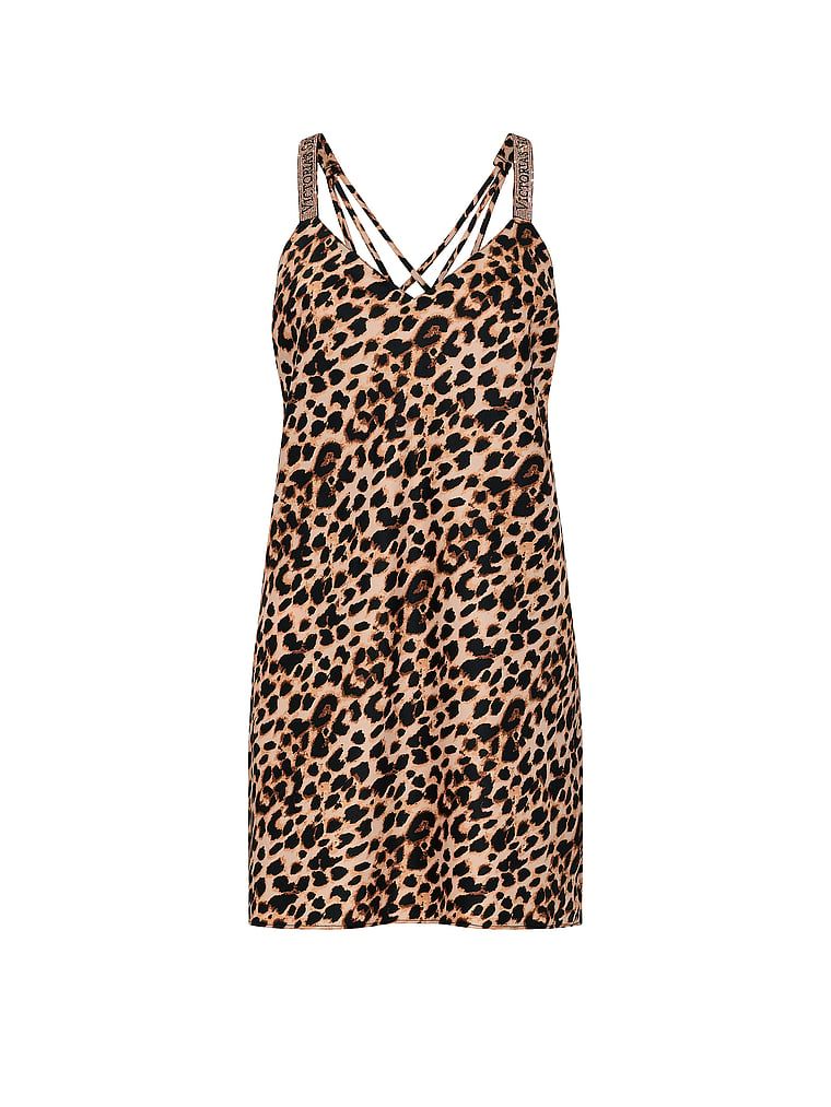 Koszulka nocna satynowa z błyszczącymi ramiączkami i paseczkami z tyłu Shine Strap Slip. Produkt jest wzorzysty i pochodzi z kolekcji Very Sexy. 