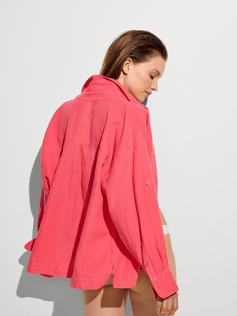 Lniana koszula-sukienka na plażę Beachwear. Produkt ma kolor różowy i pochodzi z kolekcji Victoria's Secret Swim. 