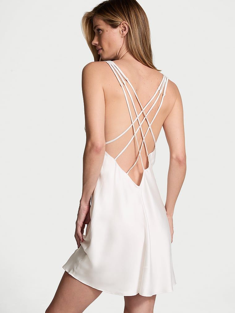 Victoria's Secret Satynowa koszulka nocna z błyszczącymi ramiączkami Shine Strap Satin Slip