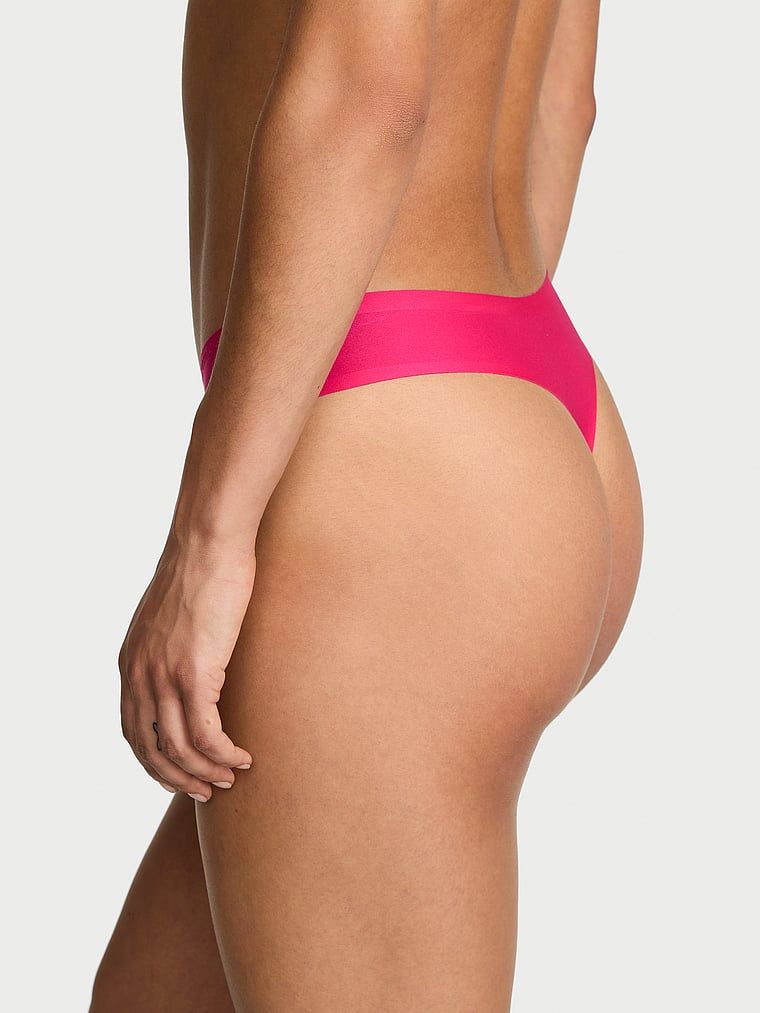 Stringi z mikrofibry Flex. Produkt ma kolor różowy i pochodzi z kolekcji Body by Victoria. 