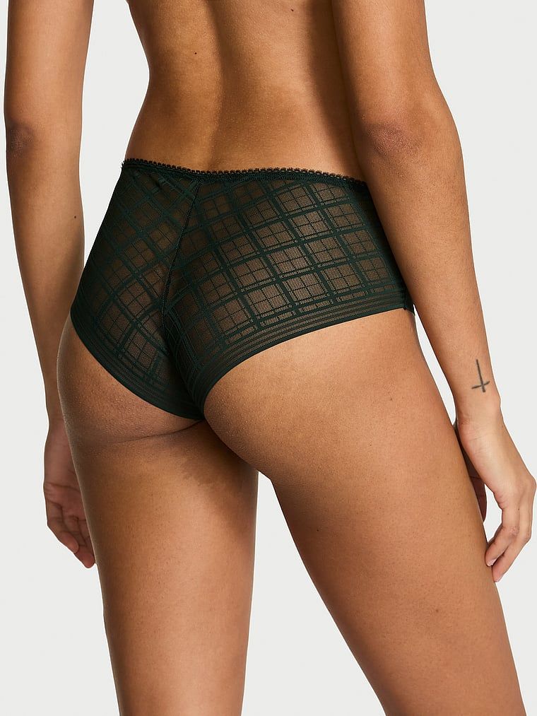 Majtki z siateczką w kratkę z tyłu No-Show Plaid Mesh Cheeky. Produkt ma kolor zielony i pochodzi z kolekcji No-Show. 