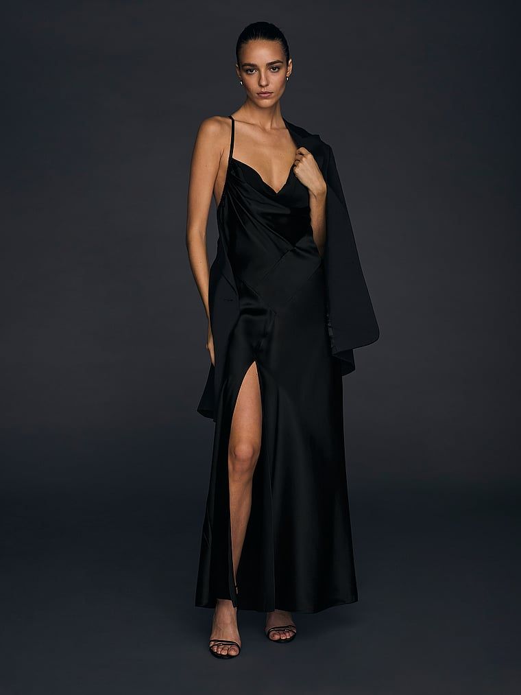 Długa suknia wieczorowa jedwabna Atelier X Altuzarra. Produkt ma kolor czarny i pochodzi z kolekcji Atelier Victoria's Secret x Altuzarra. 