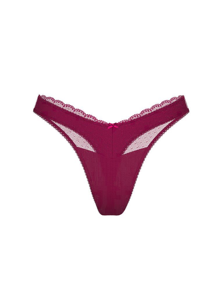 Stringi z wysoko wyciętymi nogawkami Lace Pointelle. Produkt ma kolor różowy i pochodzi z kolekcji Body by Victoria. 