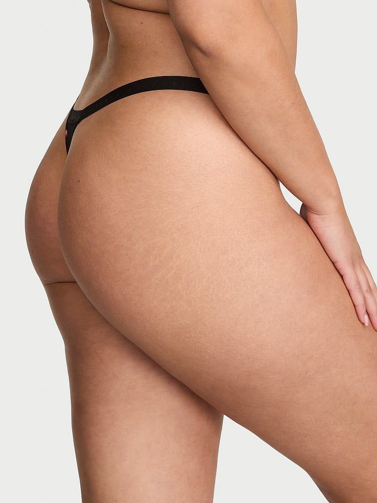 Stringi bawełniane Stretch Cotton. Produkt jest wzorzysty i pochodzi z kolekcji Victoria's Secret. 