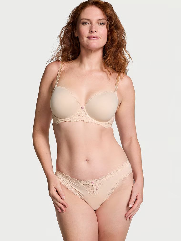 Stringi z koronką Lace Trim. Produkt ma kolor beżowy i pochodzi z kolekcji Dream Angels. 
