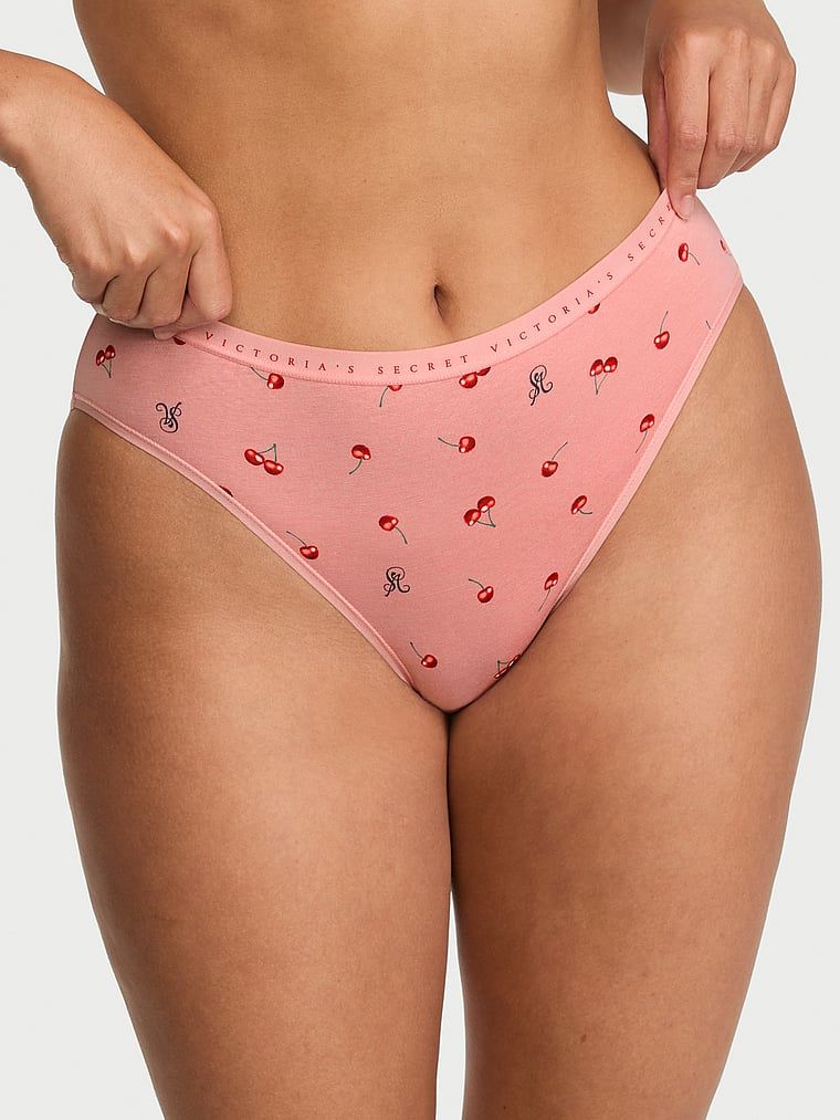 Majtki bawełniane figi z wysoko wyciętymi nogawkami High-Leg Brief. Produkt ma kolor wzorzysty i pochodzi z kolekcji Victoria's Secret. 