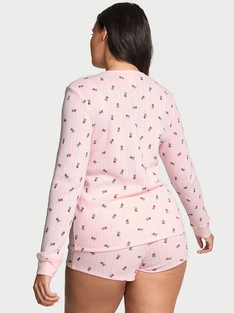 Piżama z długim rękawem i szortami Cozy Pointelle. Produkt jest wzorzysty i pochodzi z kolekcji Victoria's Secret. 