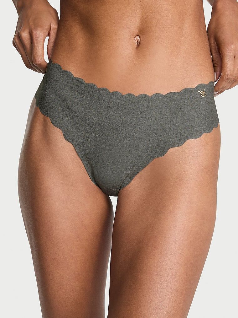 Stringi bezszwowe No-Show. Produkt ma kolor zielony i pochodzi z kolekcji Body by Victoria. 