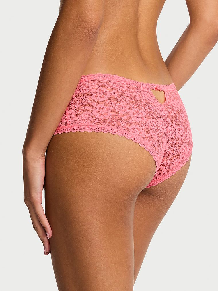 Majtki koronkowe Keyhole Cheeky. Produkt ma kolor różowy i pochodzi z kolekcji Lacie. 
