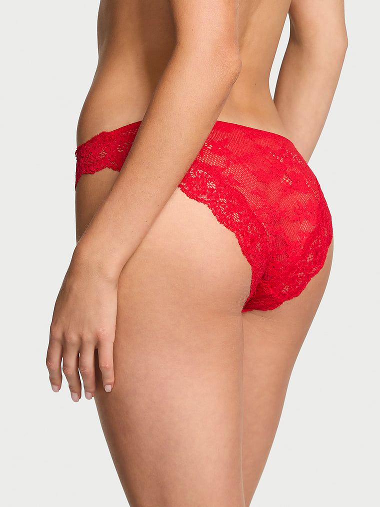 Majtki koronkowe Lace Bikini. Produkt ma kolor czerwony i pochodzi z kolekcji Body by Victoria. 