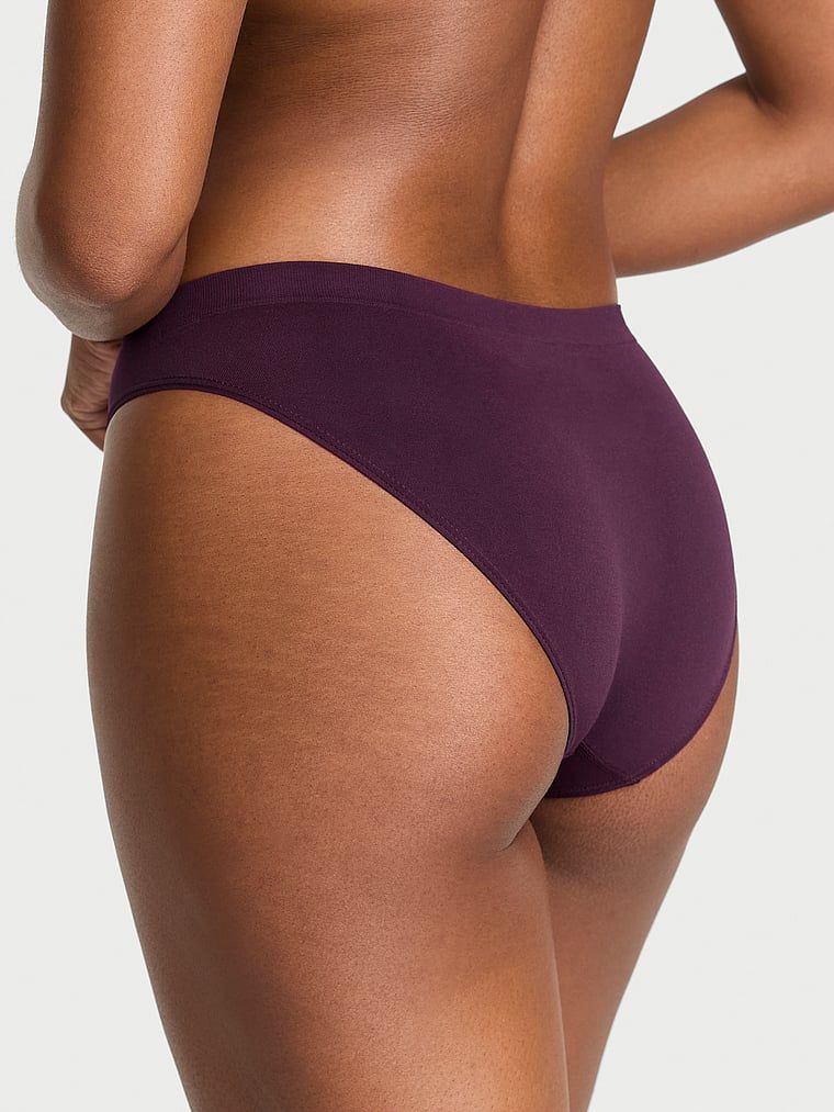 Majtki bezszwowe Seamless Bikini. Produkt ma kolor purpurowy i pochodzi z kolekcji Seamless. 