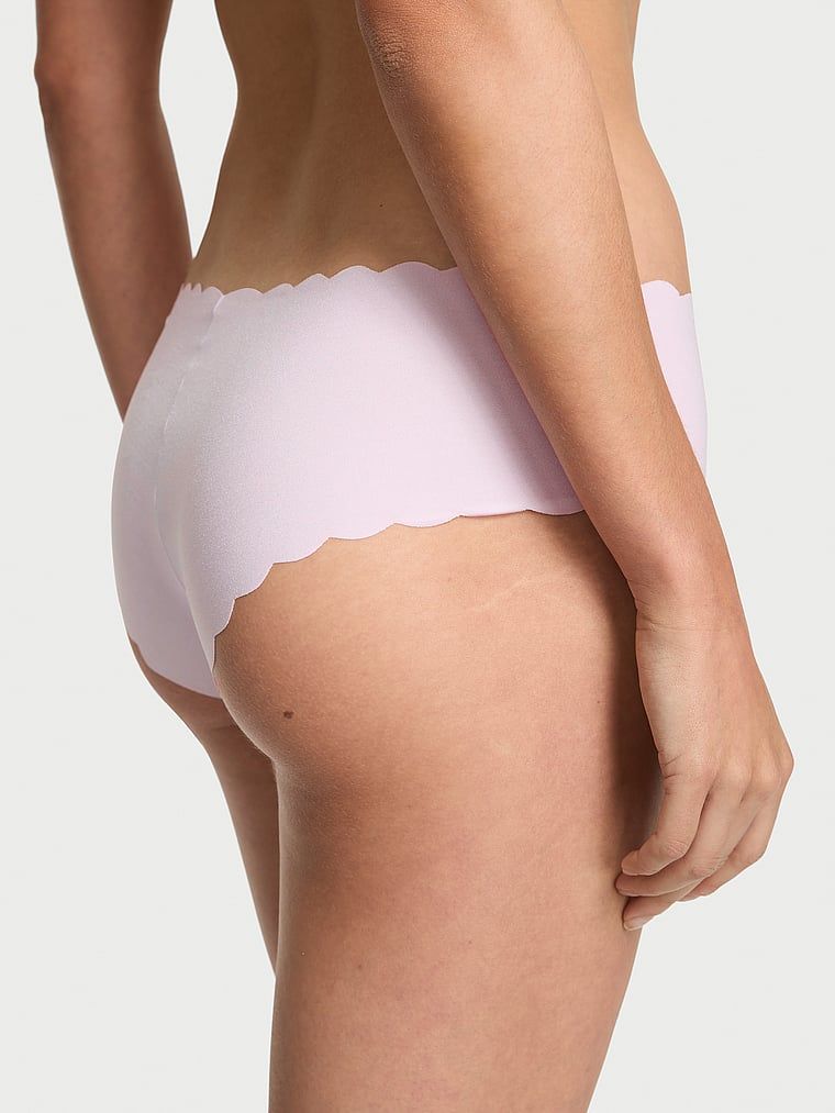 Majtki bezszwowe No-Show Cheeky. Produkt ma kolor purpurowy i pochodzi z kolekcji No-Show. 