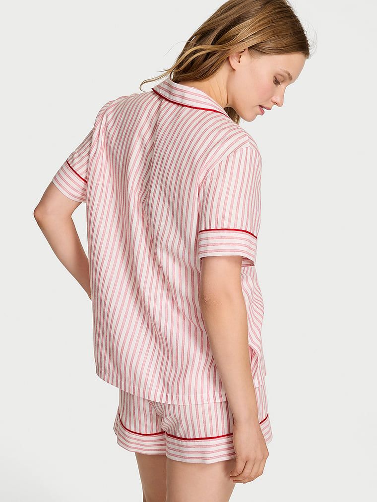 Flanelowa piżama z szortami. Produkt jest wzorzysty i pochodzi z kolekcji Victoria's Secret. 