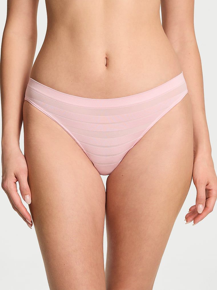 Majtki bezszwowe Seamless Bikini. Produkt ma kolor różowy i pochodzi z kolekcji Seamless. 