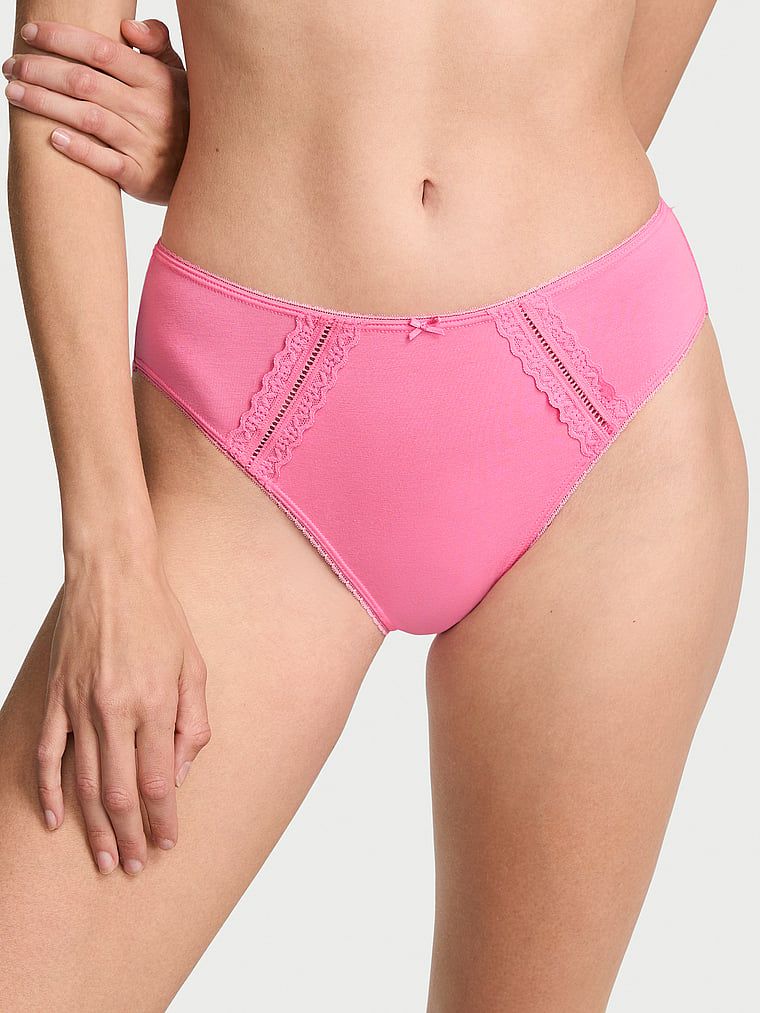 Majtki bawełniane ze wstawkami Lace-Trim. Produkt ma kolor różowy i pochodzi z kolekcji Victoria's Secret. 