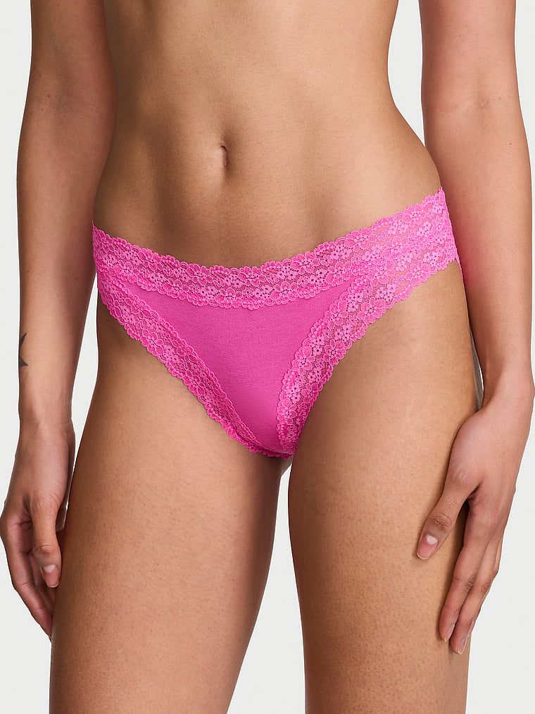 Majtki bawełniane z koronką z tyłu Bikini. Produkt ma kolor różowy i pochodzi z kolekcji Lace Trim. 