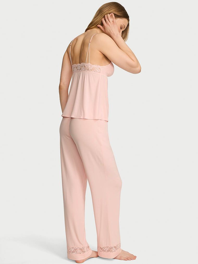 Piżama z modalu - bluzka na ramiączkach i długie spodnie SoSoft. Produkt ma kolor różowy i pochodzi z kolekcji Victoria's Secret. 