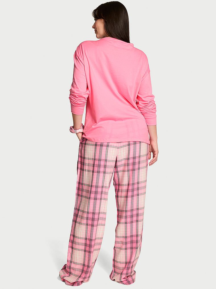 Piżama flanelowa długa Tee-Jama. Produkt ma kolor wzorzysty i pochodzi z kolekcji Victoria's Secret. 