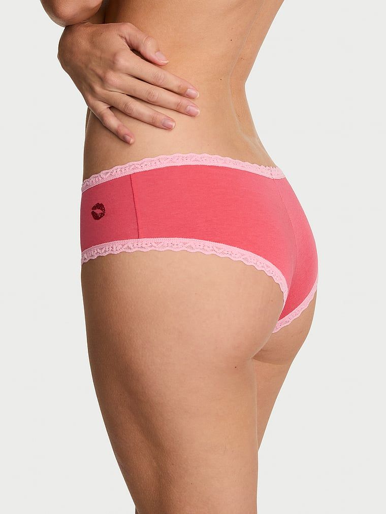 Majtki bawełniane z koronką na krawędziach Lace-Waist Cheeky. Produkt ma kolor czerwony i pochodzi z kolekcji Lace Trim. 