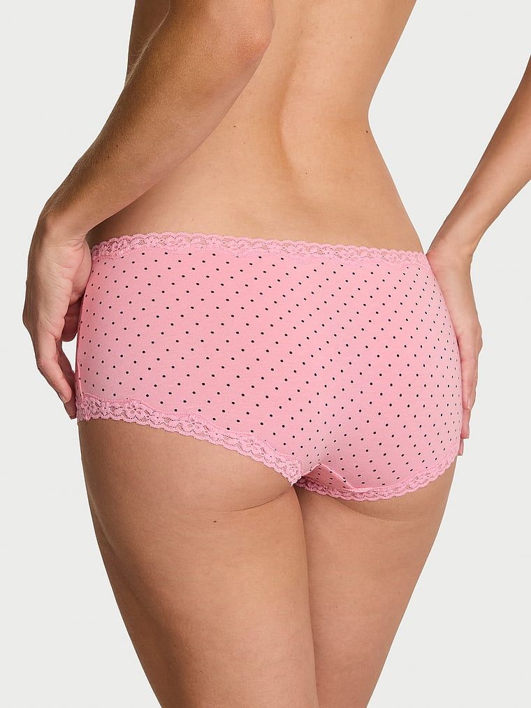 Majtki bawełniane szorty z koronką na krawędziach Lace-Trim Boyshort. Produkt ma kolor wzorzysty i pochodzi z kolekcji Lace Trim. 