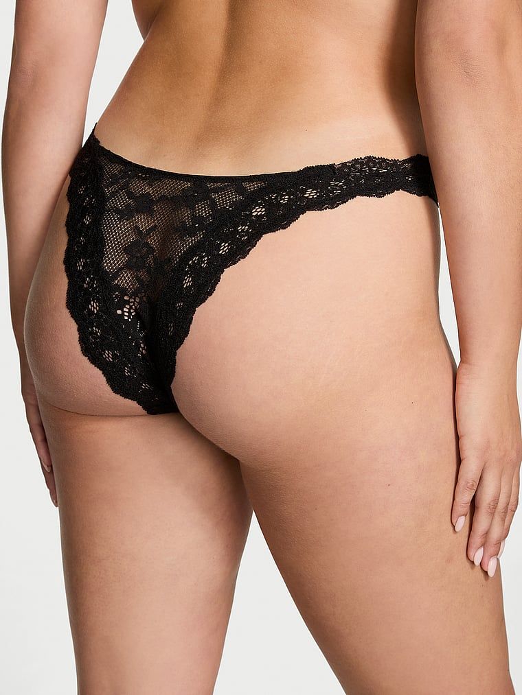 Majtki brazyliany koronkowe Brazilian. Produkt ma kolor czarny i pochodzi z kolekcji Dream Angels. 