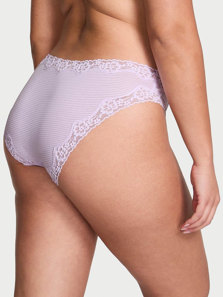 Majtki bawełniane w paseczki z koronką na krawędziach Bikini. Produkt ma kolor purpurowy i pochodzi z kolekcji Lace Trim. 