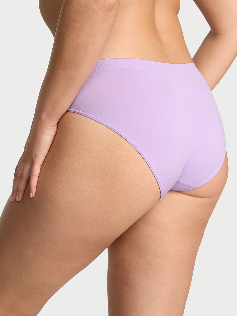 Majtki bezszwowe Seamless Bikini. Produkt ma kolor purpurowy i pochodzi z kolekcji Seamless. 