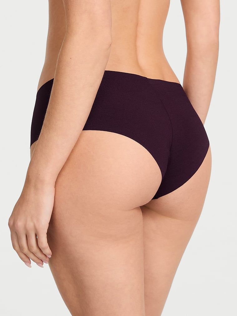 Majtki bezszwowe No-Show Cheeky. Produkt ma kolor purpurowy i pochodzi z kolekcji No-Show. 