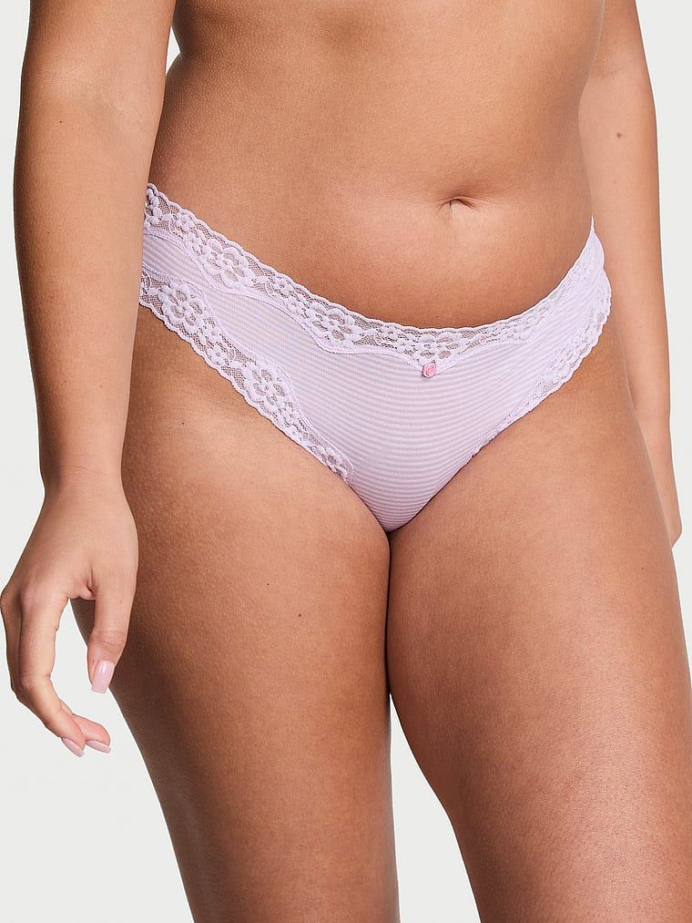 Majtki bawełniane w paseczki z koronką na krawędziach Bikini. Produkt ma kolor purpurowy i pochodzi z kolekcji Lace Trim. 
