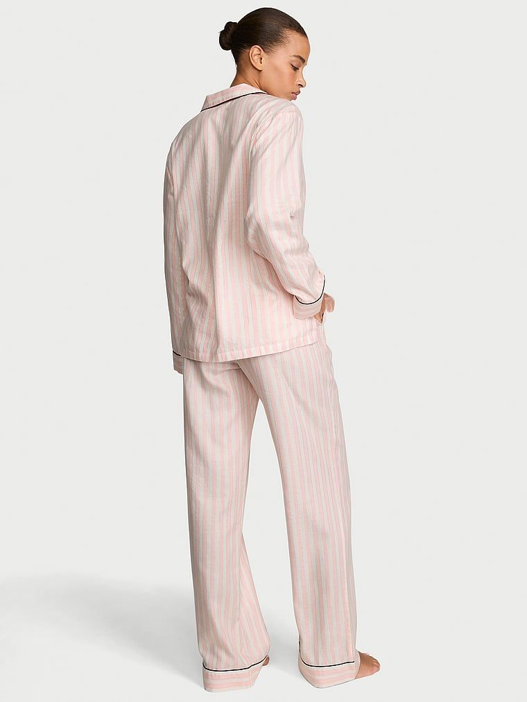 Flanelowa piżama z długimi spodniami. Produkt ma kolor wzorzysty i pochodzi z kolekcji Victoria's Secret. 