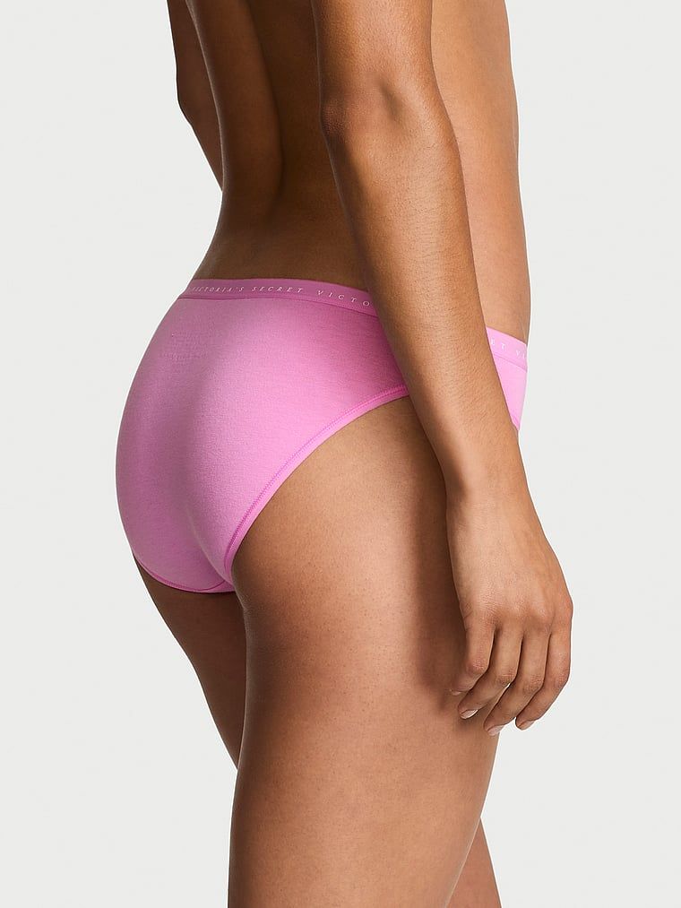 Majtki bawełniane Bikini. Produkt ma kolor różowy i pochodzi z kolekcji Body by Victoria. 