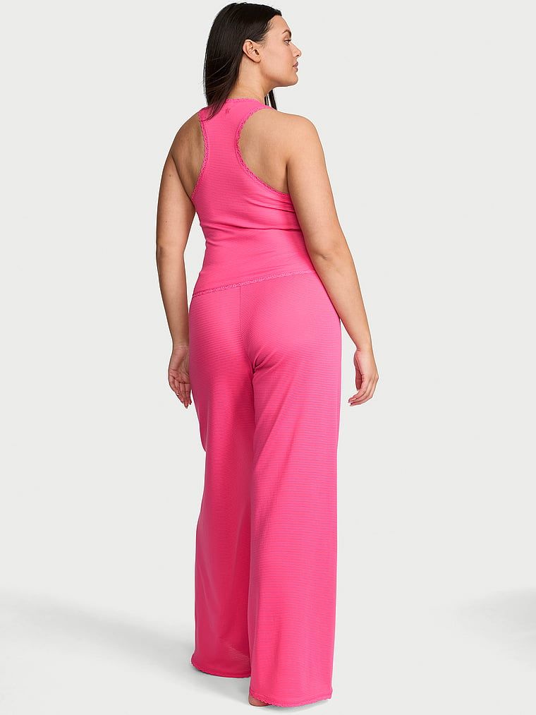 Zestaw do spania z bawełny - top i spodnie Shadow Stripe. Produkt ma kolor różowy i pochodzi z kolekcji Victoria's Secret. 
