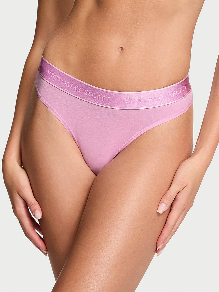 Stringi bawełniane z logo w talii. Produkt ma kolor purpurowy i pochodzi z kolekcji Cotton. 
