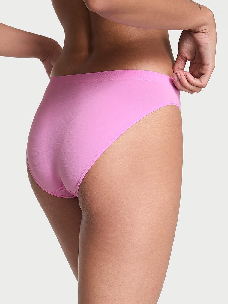 Majtki bezszwowe Seamless Bikini. Produkt ma kolor różowy i pochodzi z kolekcji Seamless. 