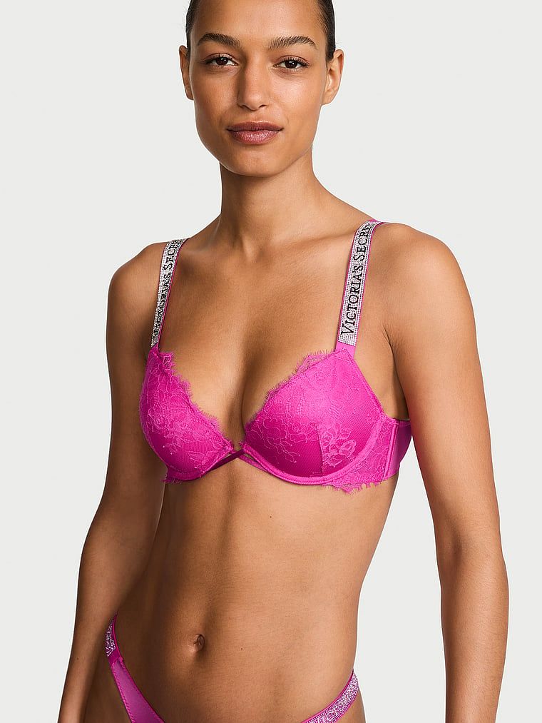 Biustonosz push-up koronkowy z błyszczącymi ramiączkami Shine Strap. Produkt ma kolor różowy i pochodzi z kolekcji Very Sexy. 