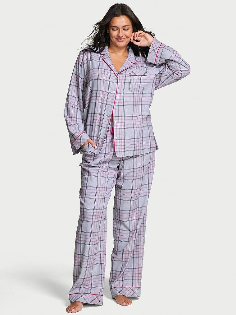 Flanelowa piżama z długimi spodniami. Produkt jest wzorzysty i pochodzi z kolekcji Victoria's Secret. 