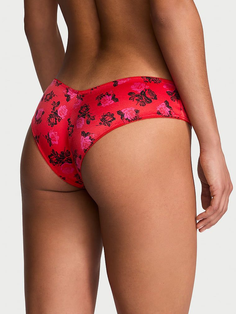 Majtki z wysoko wyciętymi nogawkami Smooth Cheeky. Produkt jest wzorzysty i pochodzi z kolekcji Very Sexy. 