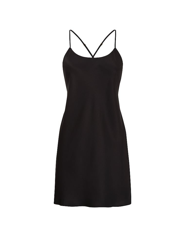Koszulka nocna satynowa na cienkich ramiączkach odsłaniająca plecy Open-Back Slip. Produkt ma kolor czarny i pochodzi z kolekcji Victoria's Secret. 