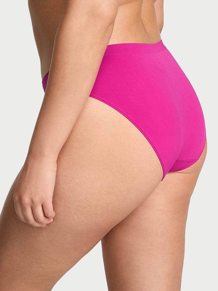 Majtki bezszwowe Seamless Bikini. Produkt ma kolor różowy i pochodzi z kolekcji Seamless. 