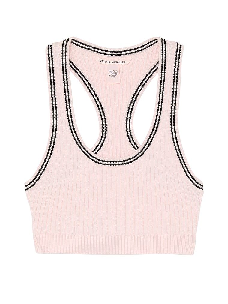 Na zdjęciu na białym tle widoczny jest biustonosz braletka top z dzianiny Luxe Cable-Knit. Produkt ma kolor różowy i pochodzi z kolekcji Victoria's Secret.