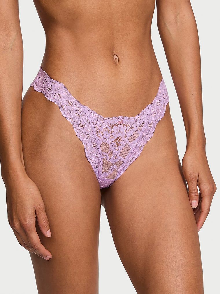 Majtki brazyliany koronkowe Brazilian. Produkt ma kolor purpurowy i pochodzi z kolekcji Dream Angels. 