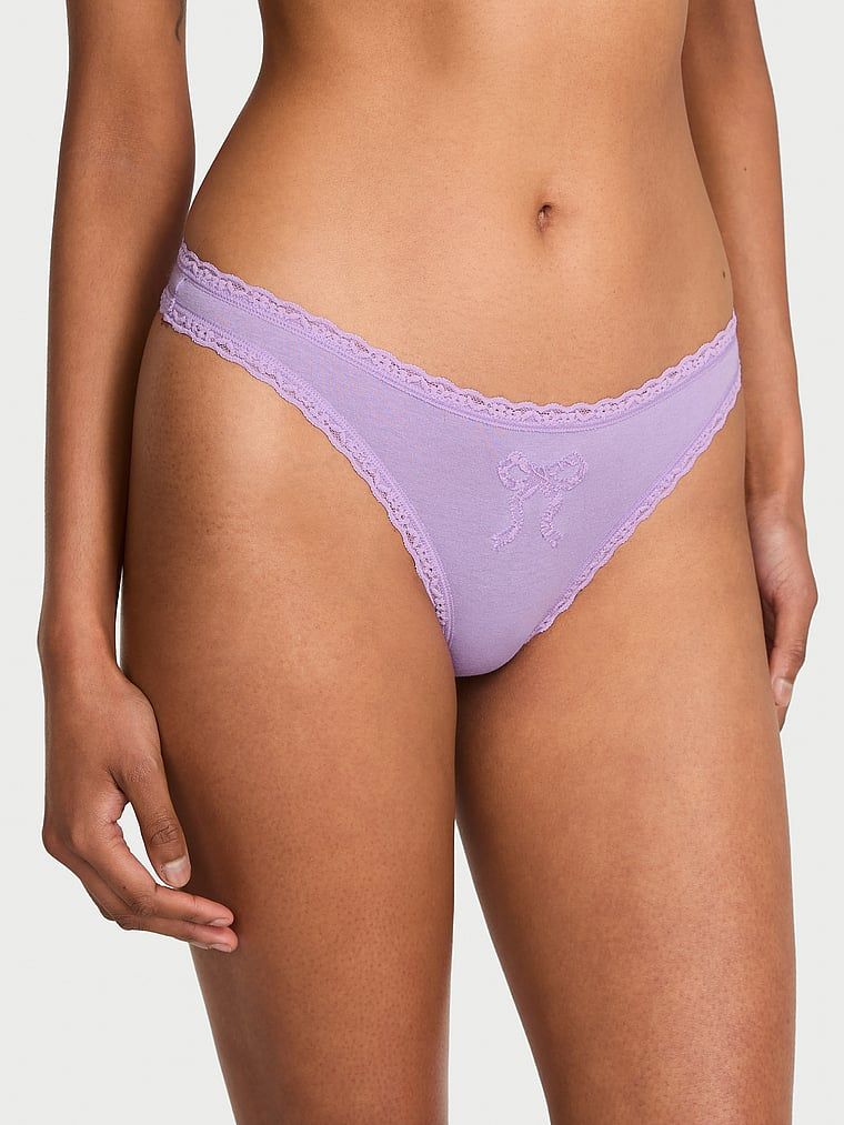 Stringi bawełniane Bow. Produkt ma kolor purpurowy i pochodzi z kolekcji Lacie. 