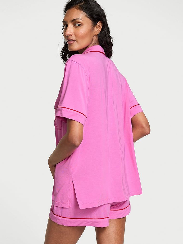 Piżama z modalu z szortami. Produkt ma kolor różowy i pochodzi z kolekcji Victoria's Secret. 