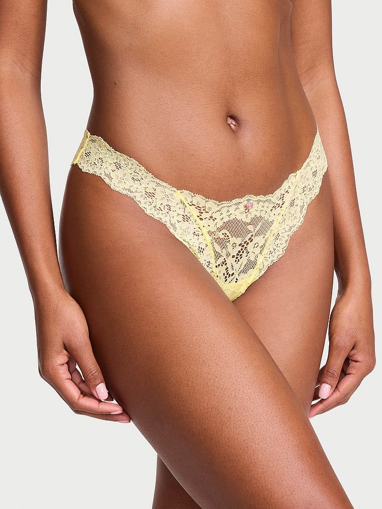 Majtki brazyliany koronkowe Brazilian. Produkt ma kolor żółty i pochodzi z kolekcji Dream Angels. 